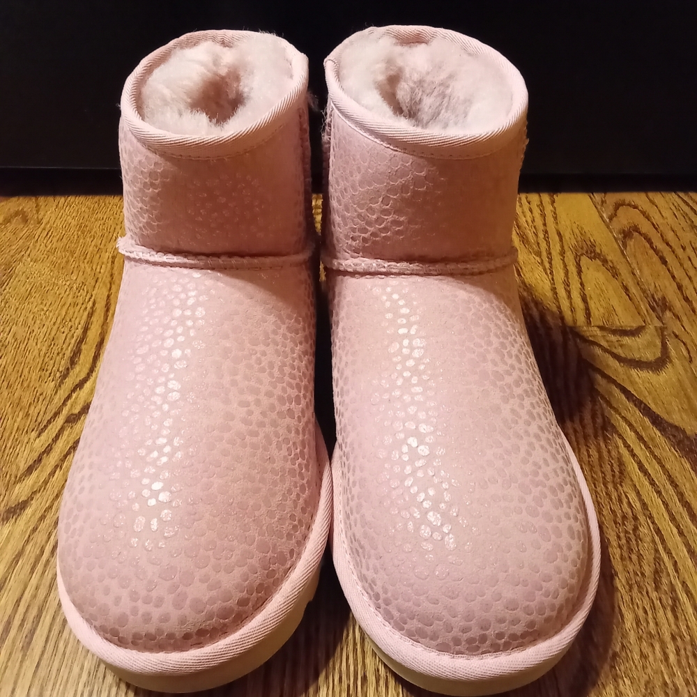Ugg Pink Snow Leopard Boots W8